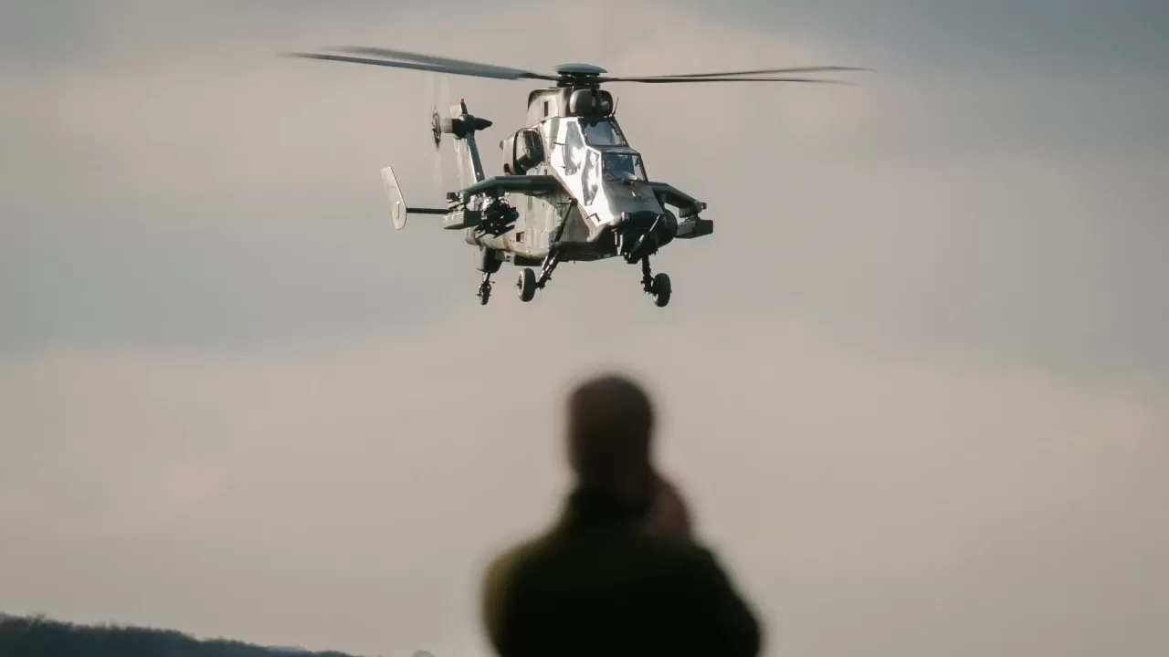 Боевой вертолет Airbus во время военных учений НАТО в Цинку, Румыния / Фото: Bloomberg