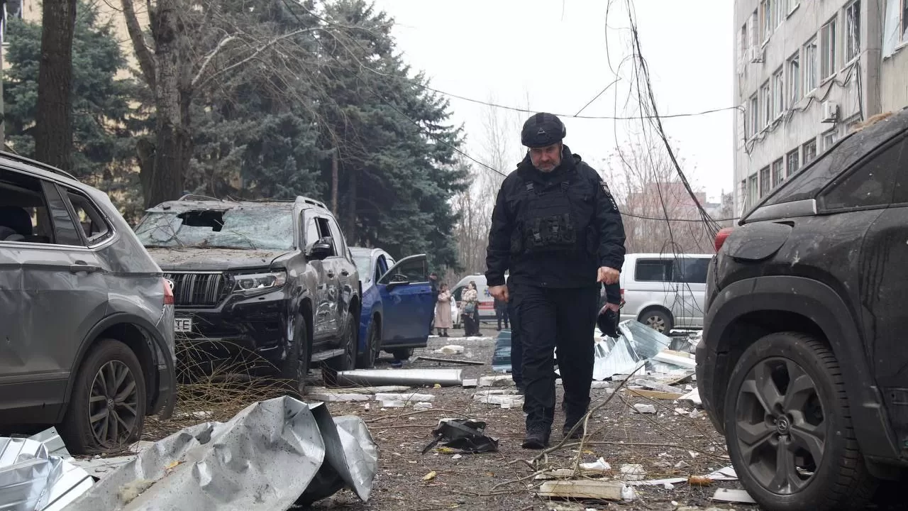 Место попадания ракеты в Днепре / Фото: Днепр ОВА