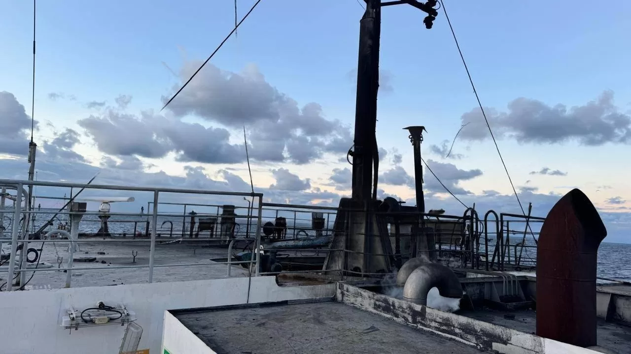 Танкер Midvolga-2 после атаки / Фото: Telegram-канал Baza