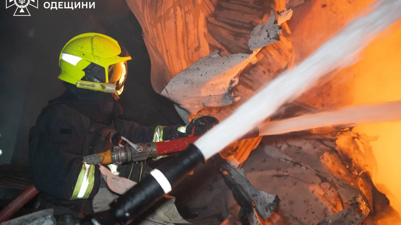 Fire after the UAV attack in Odessa / Photo: SES