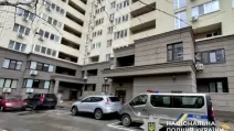 Місце падіння з вікна чоловіка в Одесі / Фото: ГУНП в Одеській області