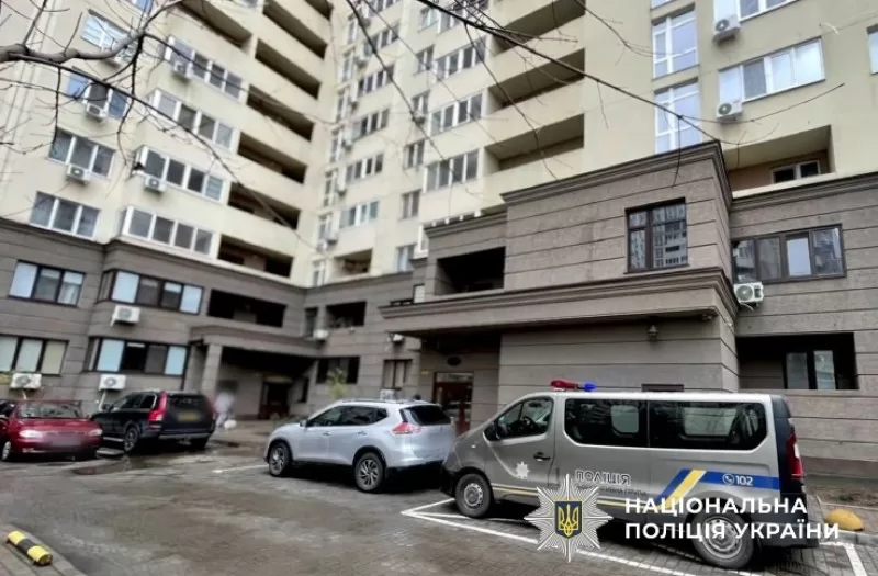 Место падения из окна мужчины в Одессе / Фото: ГУНП в Одесской области