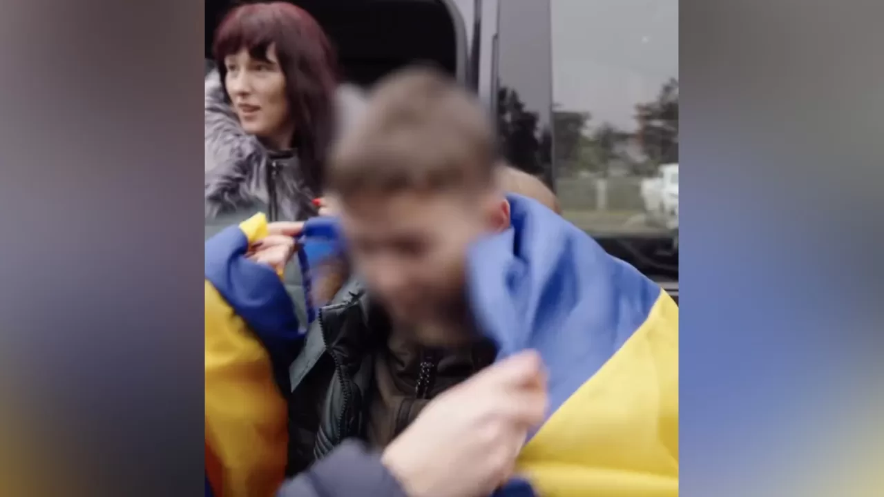 После возвращения дети получают всестороннее сопровождение - психологическую и социальную поддержку и помощь с адаптацией к нормальной жизни в Украине / Скриншот видео