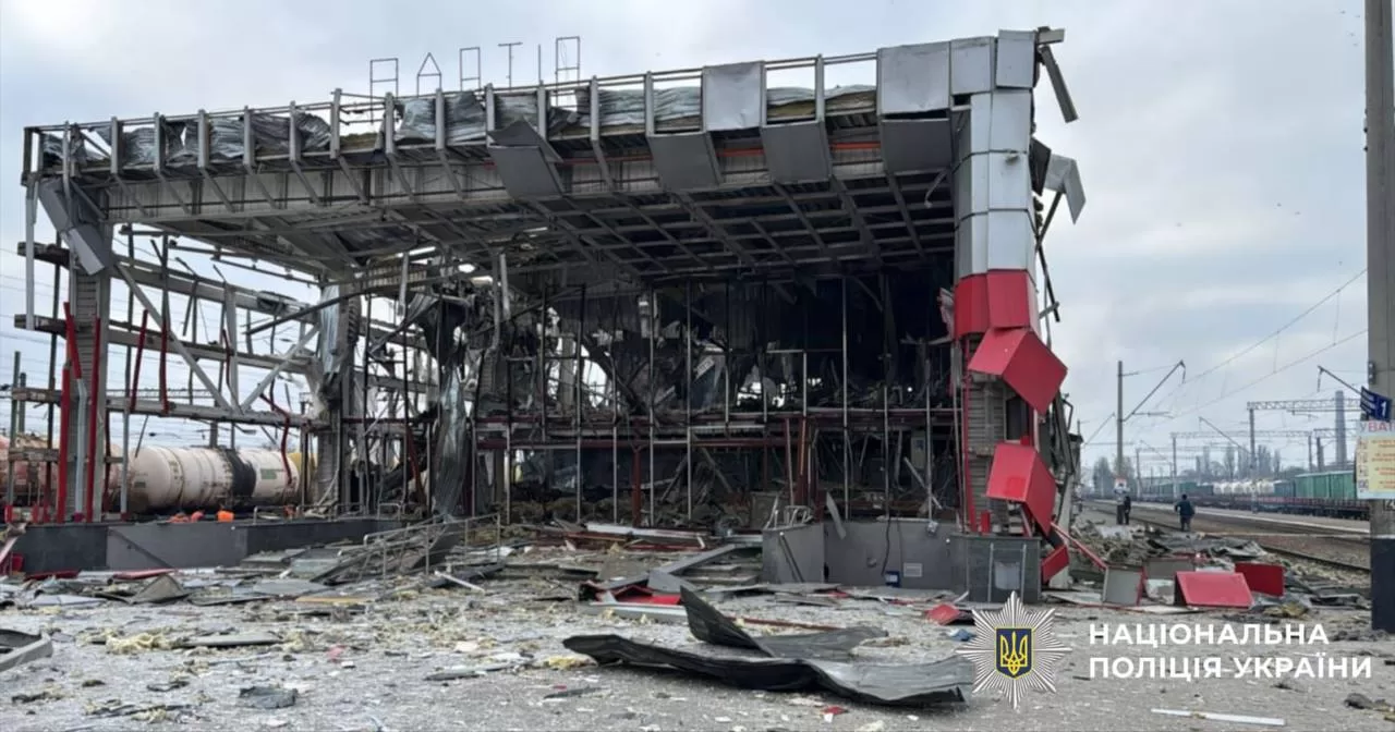 У Фастові ворог знищив будівлю залізничного вокзалу / Фото: Нацполіція