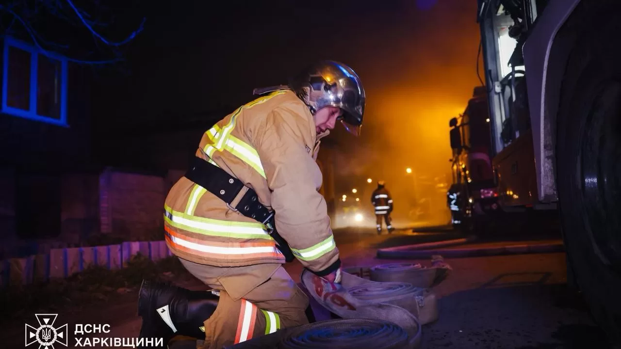 Рятувальники на місці пожежі у Харкові / Фото: ДСНС Харківщини