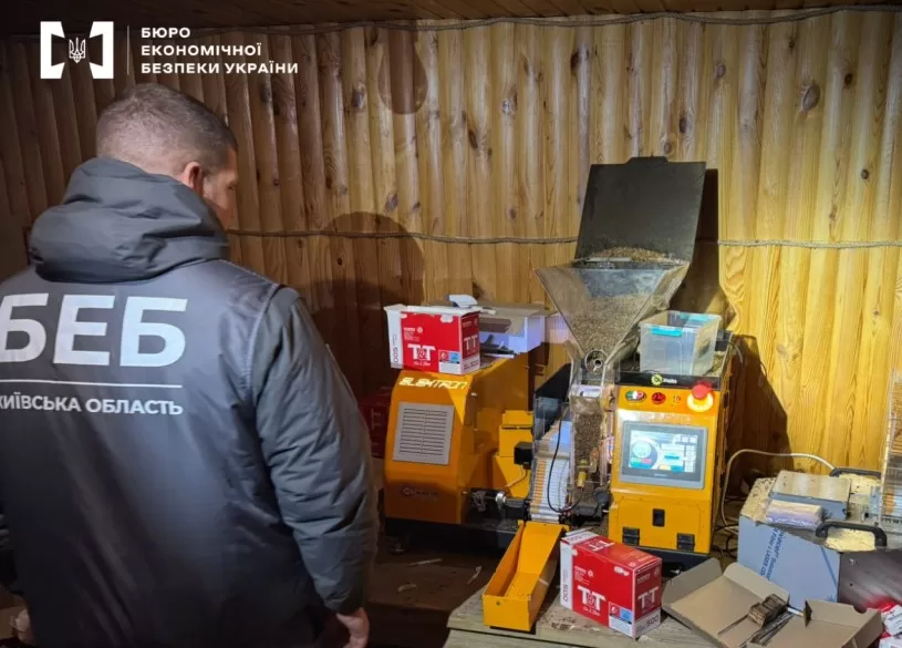 В Киевской области разоблачили нелегальный цех, который производил тысячи пачек сигарет в сутки / Фото: БЭБ