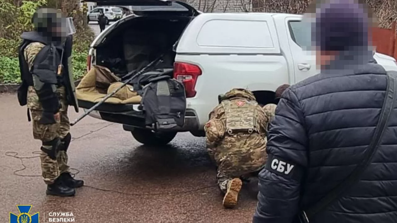 Знешкодження вибухівки у парку Житомира / Фото: СБУ