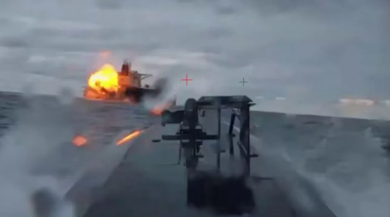 Атака дронов СБУ Sea Baby на танкер теневого флота РФ / Скриншот