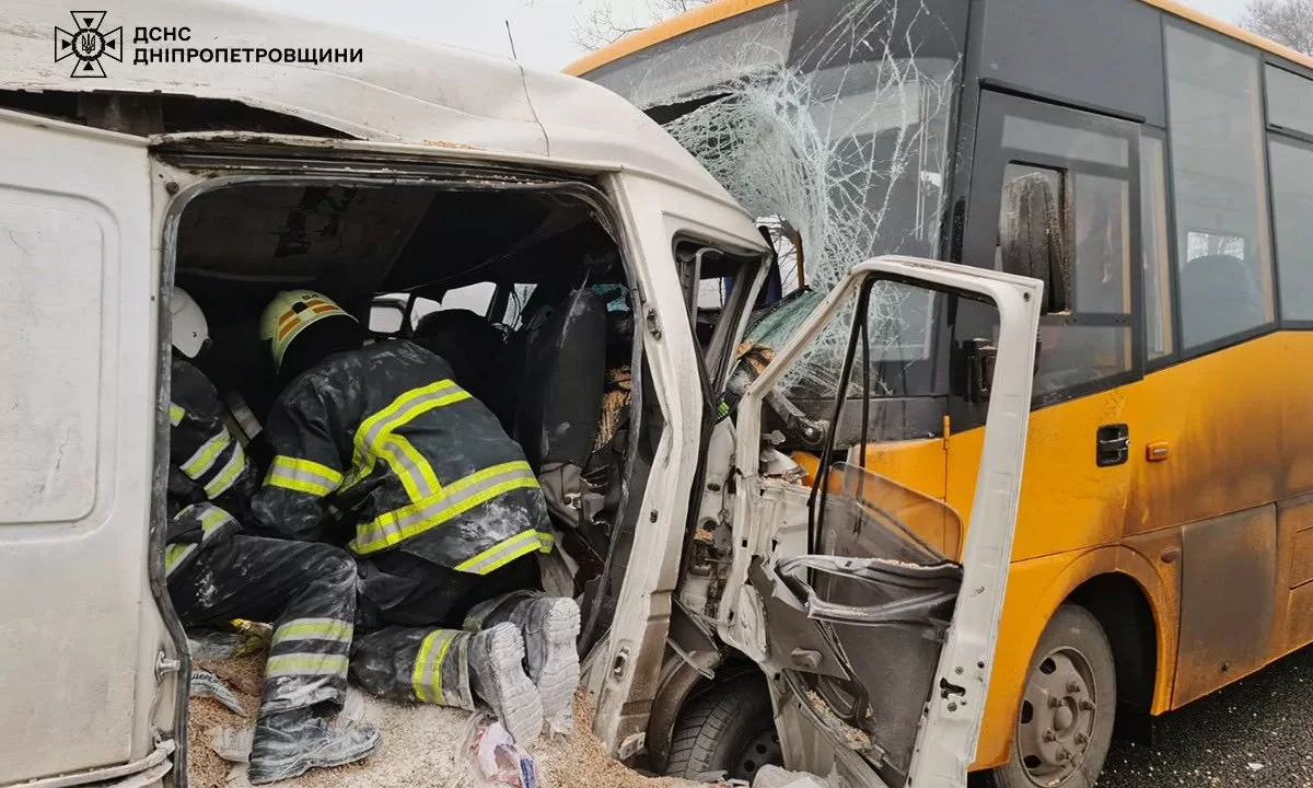 На Днепропетровщине школьный автобус попал в ДТП / Фото: ГСЧС Днепропетровщины