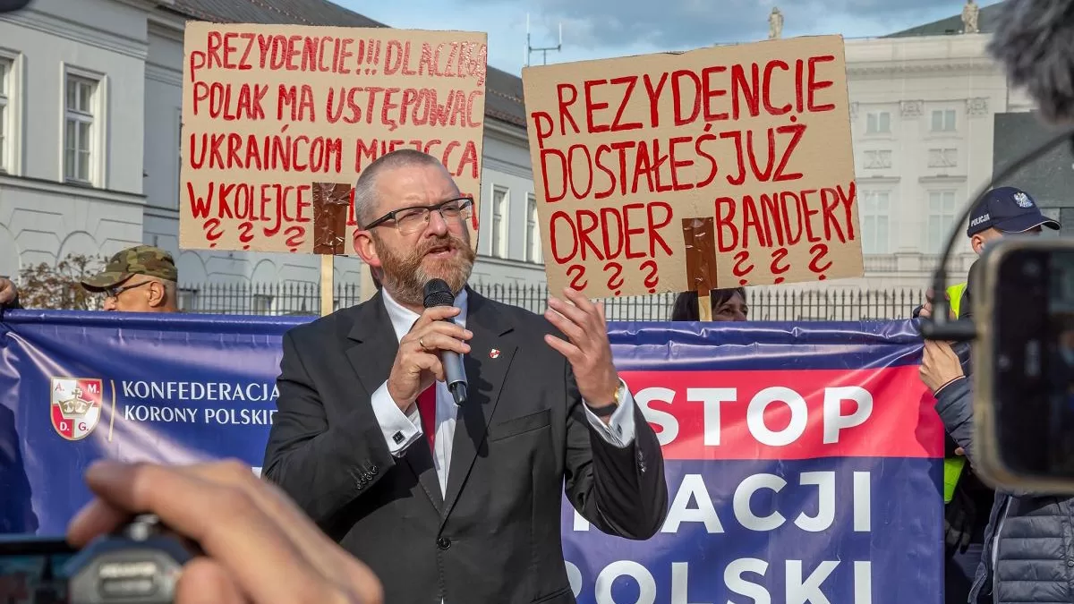 Депутат Конфедерації Гжегож Браун на мітингу «Стоп українізації Польщі» / Фото Адам Шиманьський / Гжегож Браун / Facebook