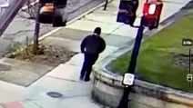 Скриншот с камеры видеонаблюдения, на котором, по словам полиции, изображен подозреваемый в стрельбе в Университете Брауна / Фото: Отдел по связям с общественностью города Провиденс