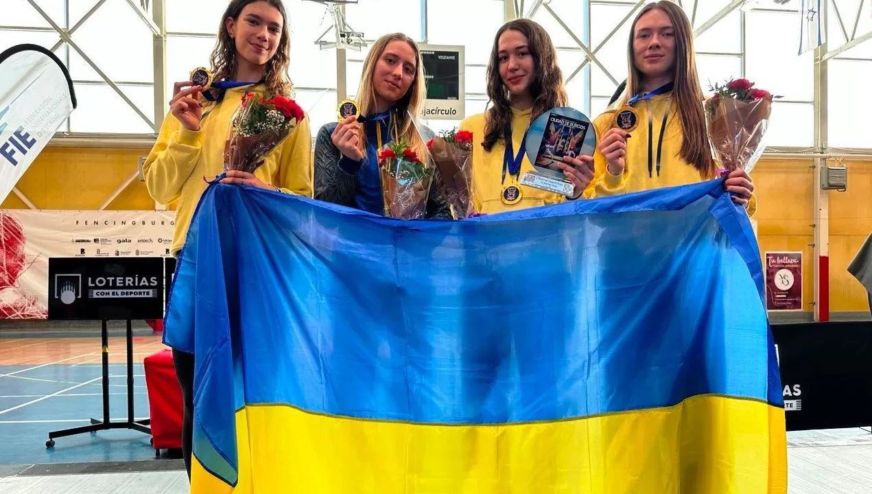 Юніорська збірна України з фехтування перемогла на етапі Кубка світу в Бургосі / Фото: Maksym Khvorost/Національна федерація фехтування України