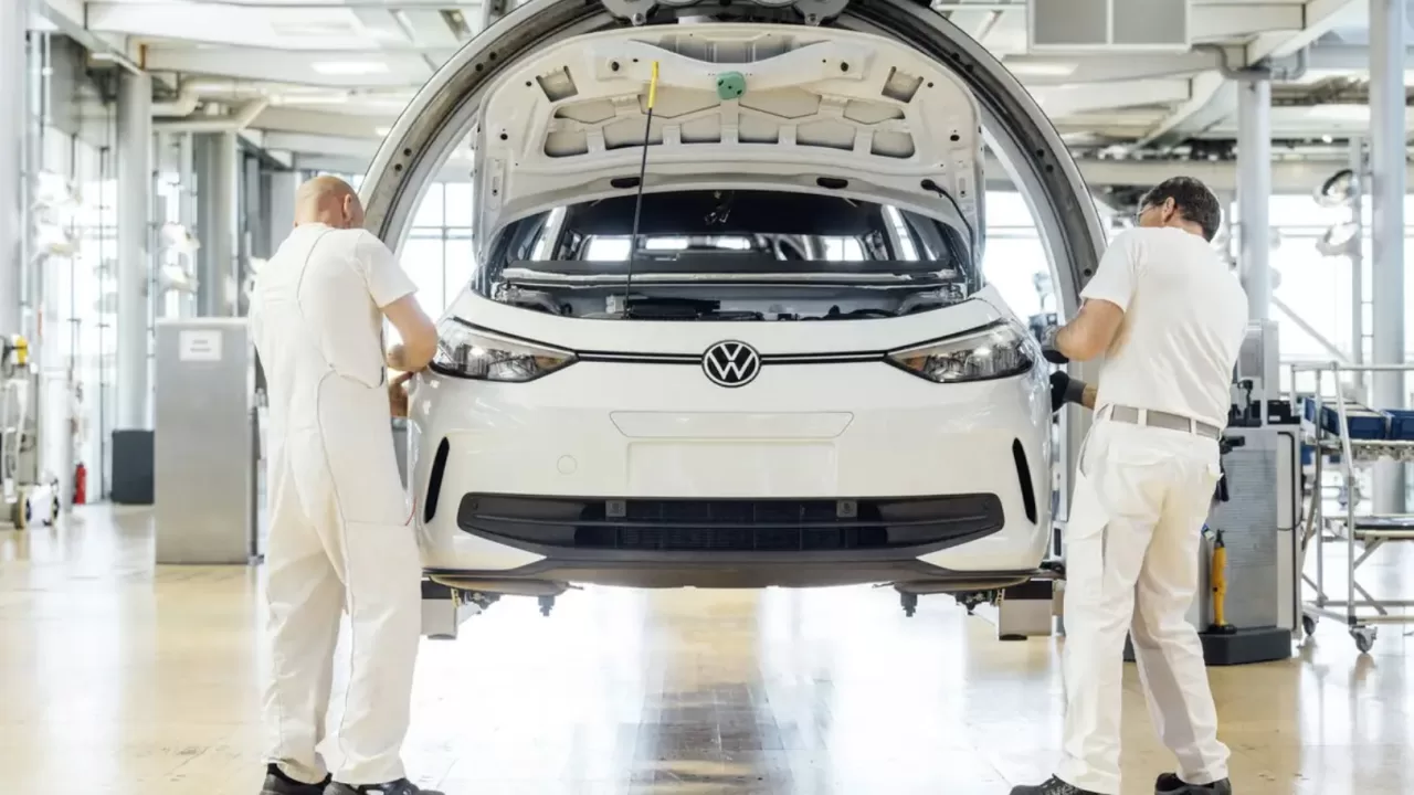Демонтаж современной производственной линии ID.3 на заводе в Дрездене начнется в январе 2026 года / Фото: Volkswagen