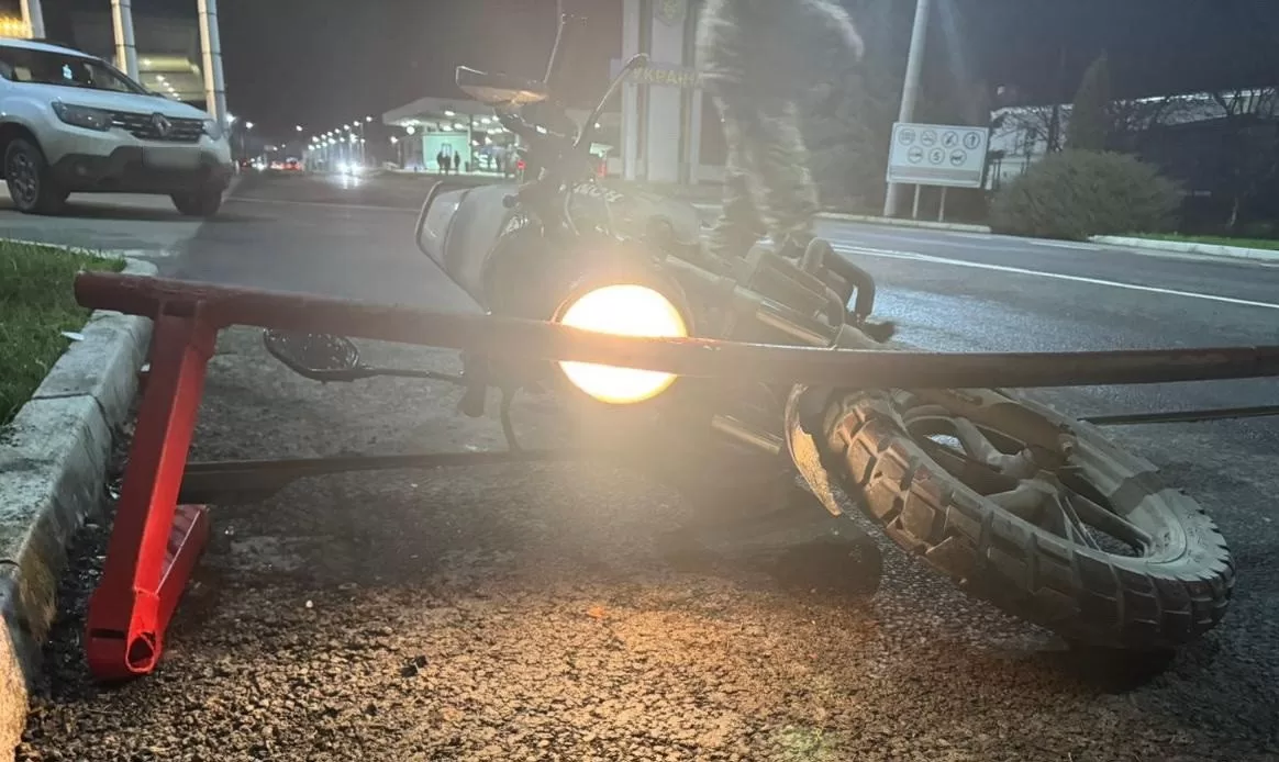 Прикордонники затримали мотоцикліста-порушника кордону / Фото: ДПСУ