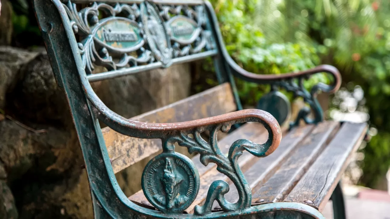 Ковані лавки та стільці