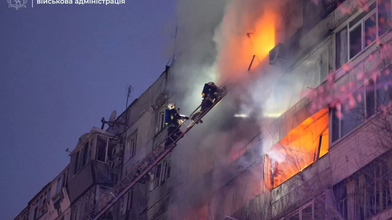 Пожар в результате попадания БпЛА в дом в Запорожье / Фото: ГСЧС