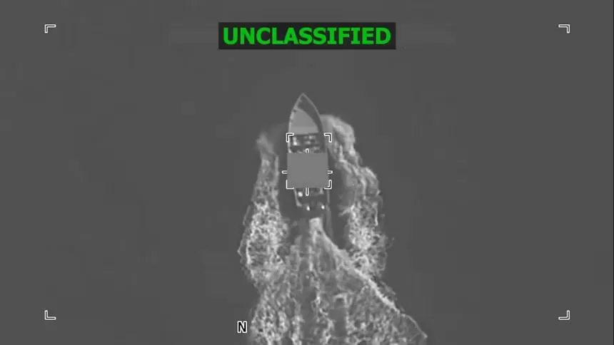 Лодка наркоторговцев в Тихом океане / Скриншот