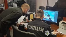 Слідчі дії в шахрайському call-центрі / Фото: Нацполіція