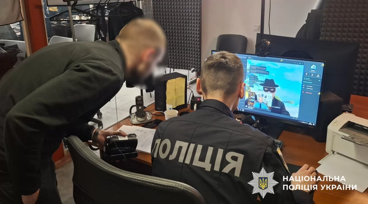 Следственные действия в мошенническом call-центре / Фото: Нацполиция
