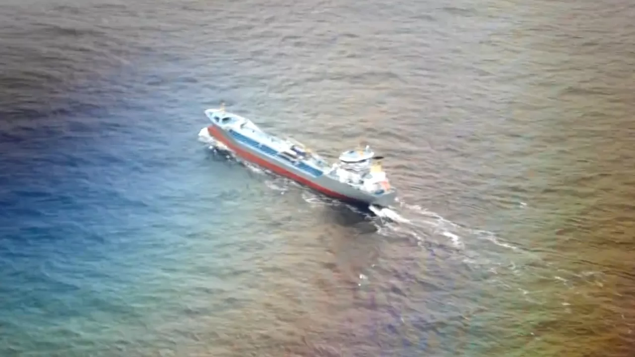 Танкер в Балтийском море / Скриншот из видео STV