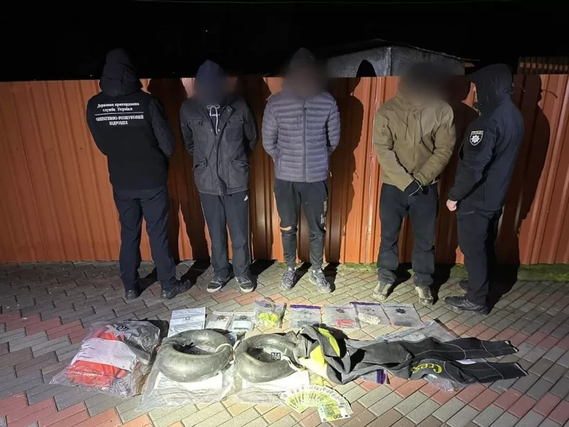 Затримання ухилянтів з переправником / Фото: ДПСУ