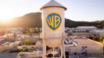 Водонапорная башня Warner Bros. — знаменитый символ студии в Бербанке, Калифорния, построенный в 1927 году / Фото Bloomberg
