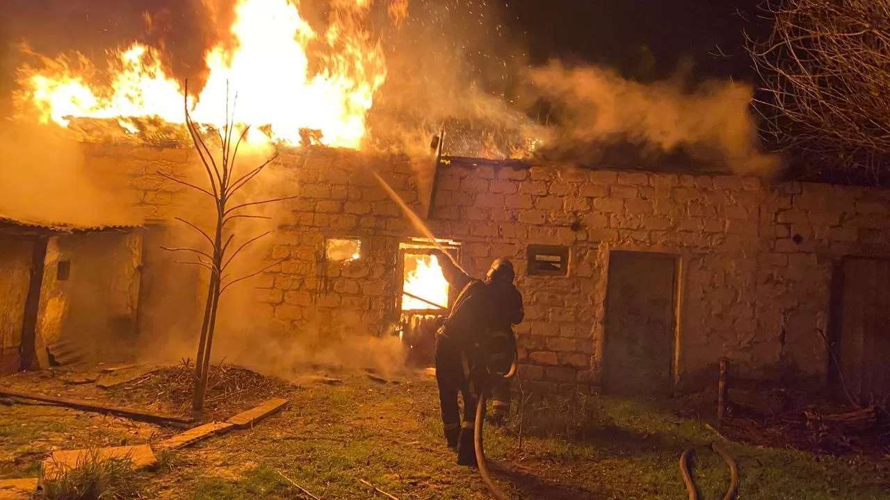 Пожежа на місці обстрілу / Фото: Дніпропетровська ОВА