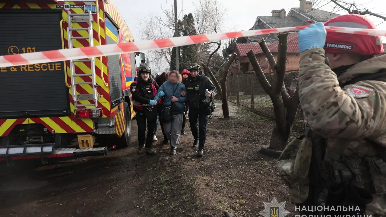 Полиция и спасатели на месте авиаудара в Запорожье / Фото: ГУНП в Запорожской области