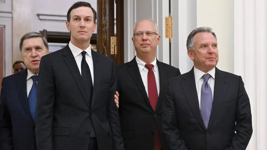 Специальный представитель США Стив Виткофф и зять президента Дональда Трампа Джаред Кушнер в Москве / Фото: AP/Kristina Kormilitsyna