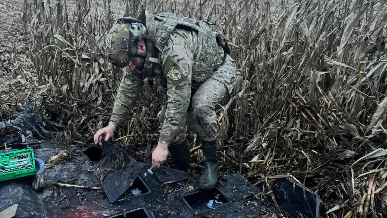 Взрывотехники полиции Сумщины обезвредили боевую часть сбитого российского беспилотника. Архивное фото / Фото Нацполиция
