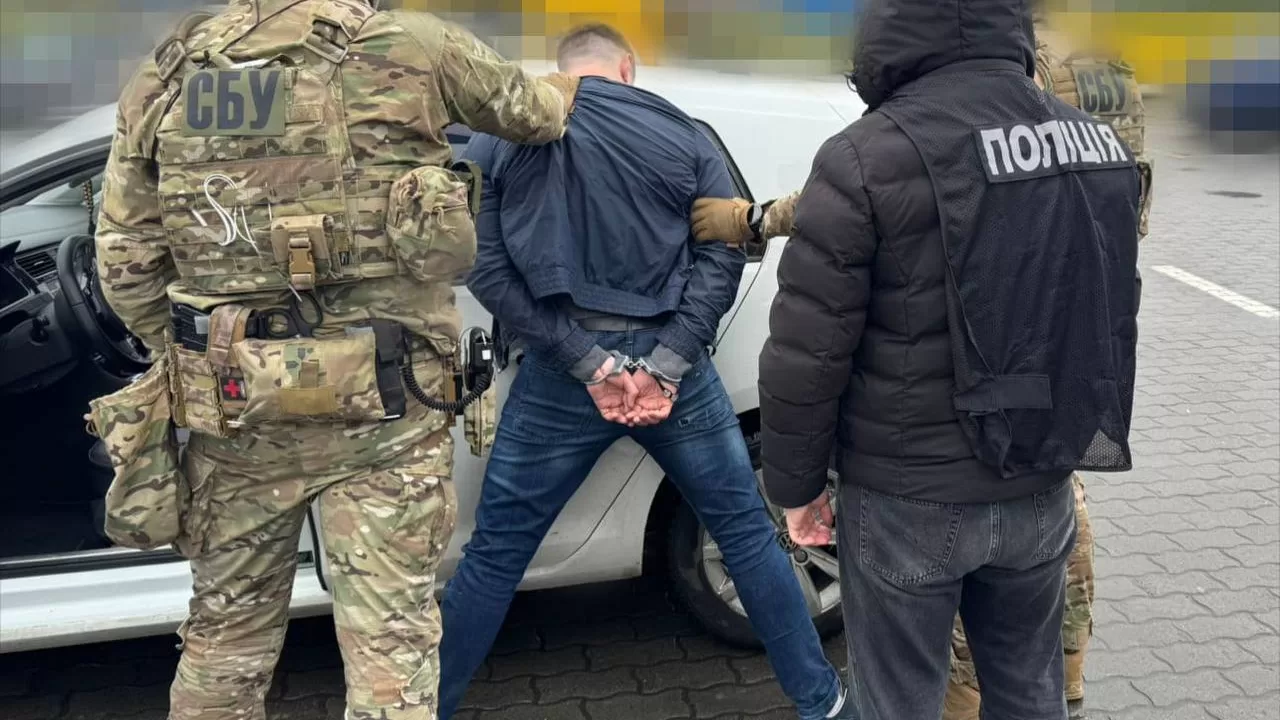 Затриманий за підозрою в торгівлі зброєю / Фото: Одеська обласна прокуратура