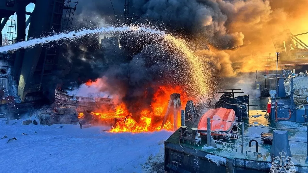 Пожар на судоремонтном заводе в Нижнем Новгороде / Фото: МЧС России