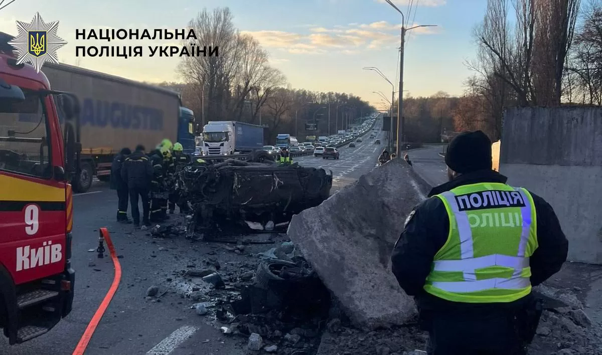 В Киеве в результате ДТП погиб водитель Porsche Cayenne / Фото: Полиция Киева