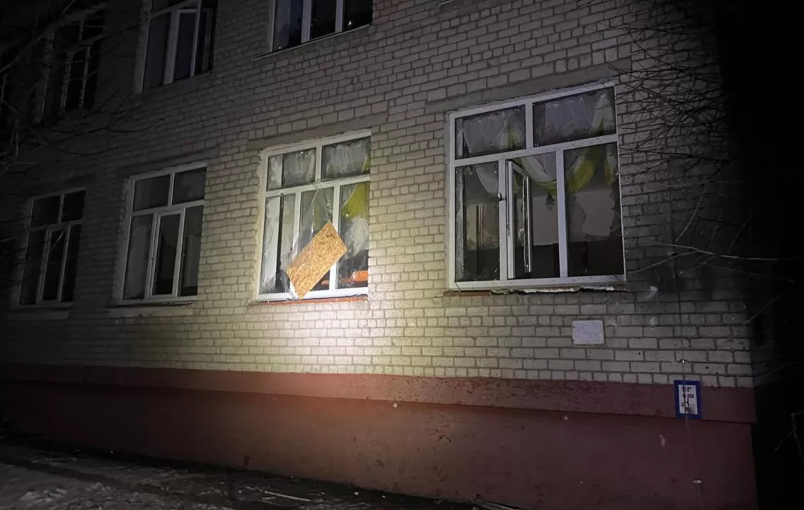 Оккупанты нанесли удар из тяжелой артиллерии по Никополю. Повреждены пять многоквартирных домов и учебное заведение / Фото: Днепропетровская ОГА