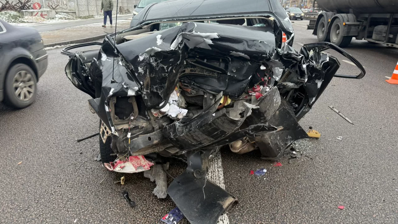 Автівка військового на місці ДТП / Фото: ДБР