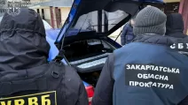 На Закарпатті на хабарі піймали митника / Фото: Закарпатська обласна прокуратура