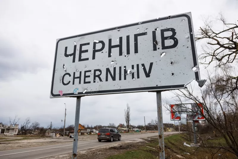 Дорожній знак "Чернігів" / Ілюстративне фото: РБК-Україна