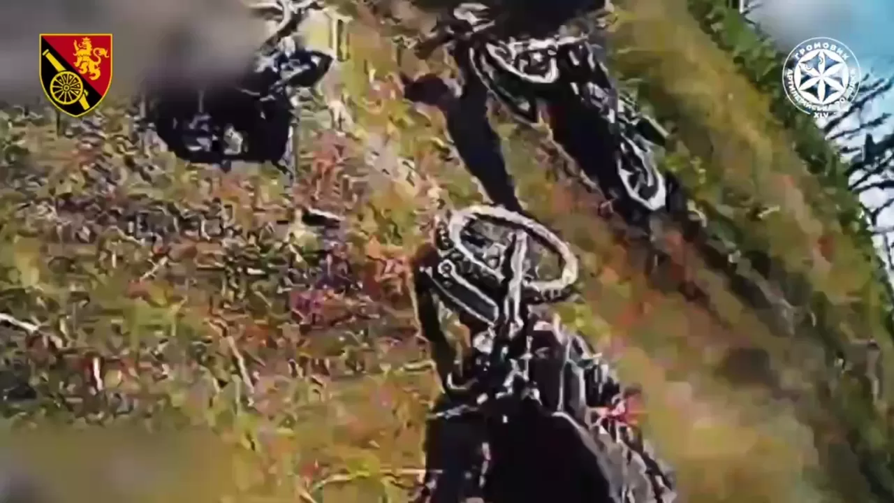 Уничтожение российских «мотоциклистов» дронами артиллерийской разведки, сентябрь 2025 / Фото 45 ОАБр