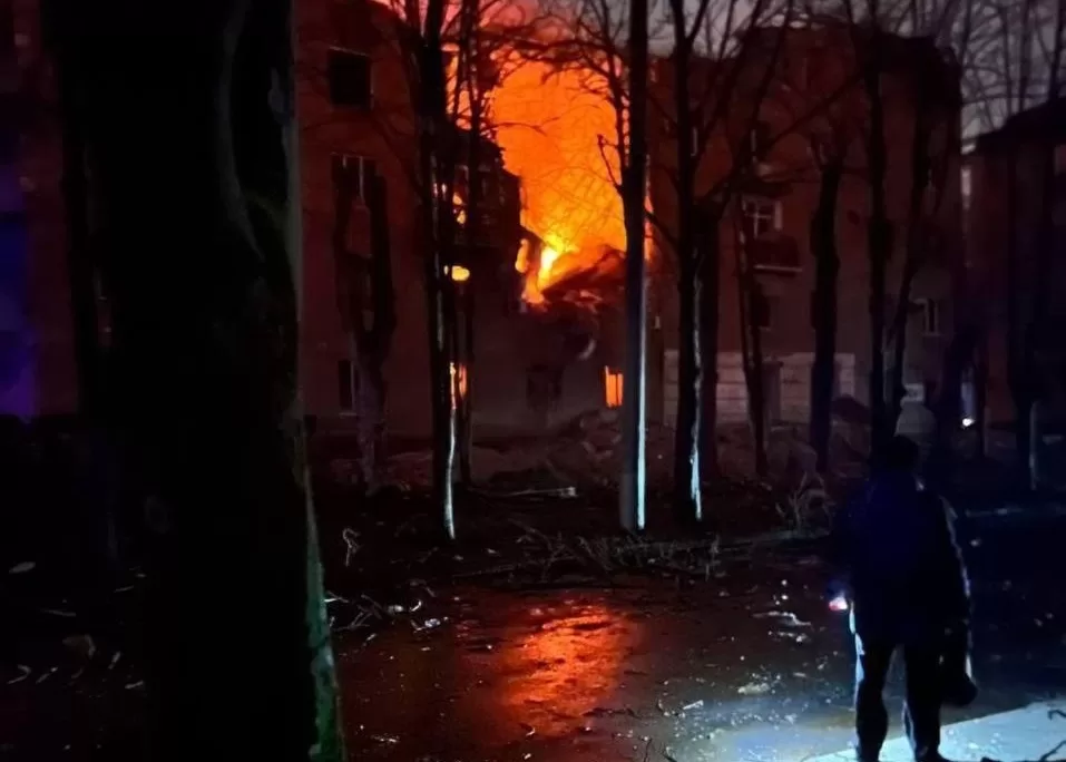 Пожар на месте ракетного удара по Кривому Рогу / Фото: Соцсети