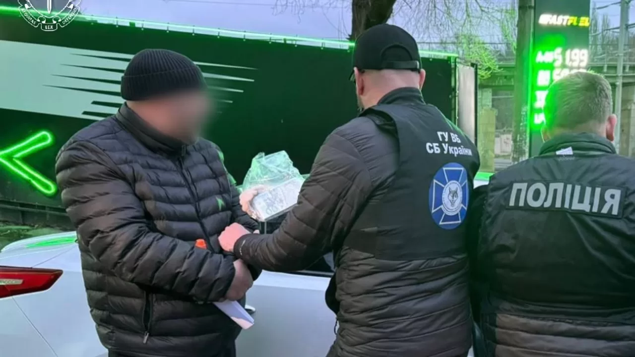 Затримання підозрюваного в організації каналу втечі за кордон / Фото: Спеціалізована прокуратура Південного регіону