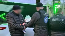 Затримання підозрюваного в організації каналу втечі за кордон / Фото: Спеціалізована прокуратура Південного регіону
