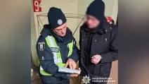 Поліція склала протокол на охоронця паркінгу за обмеження доступу до укриття / Фото: Поліція Києва