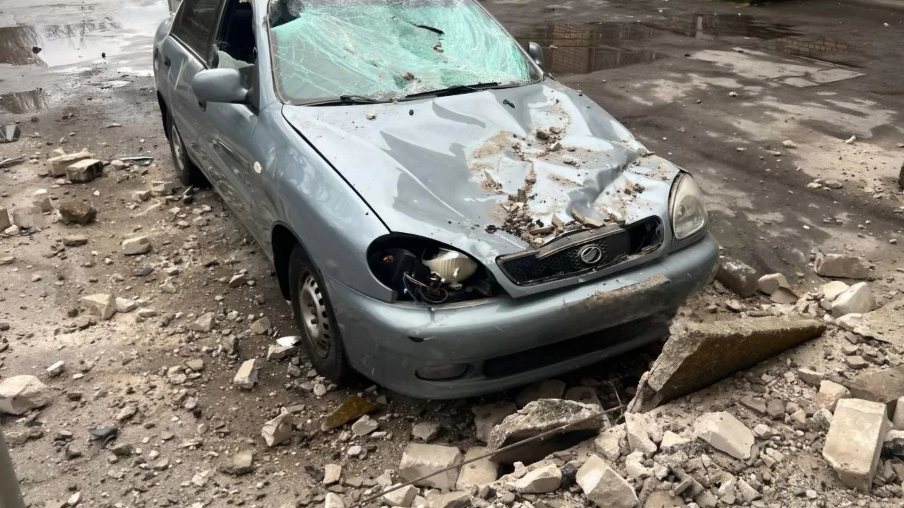 Поврежденный автомобиль в Днепропетровской области / Фото: ДнепрОГА