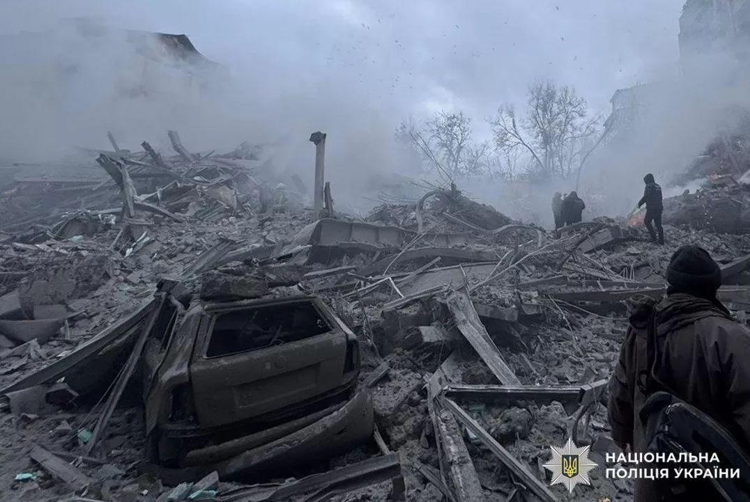 Росія завдала удару по центру Харкова двома ракетами 2 січня 2026 року / Фото: Нацполіція