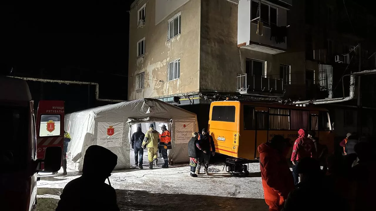 Оперативний штаб на місці обстрілу Одеси / Фото: Одеська МВА