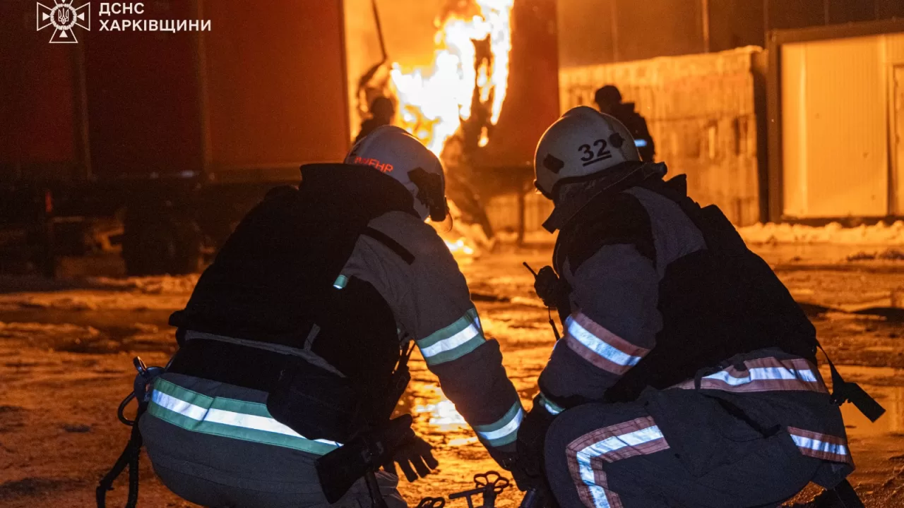 Рятувальники Харківщини на місці обстрілу / Фото: ДСНС