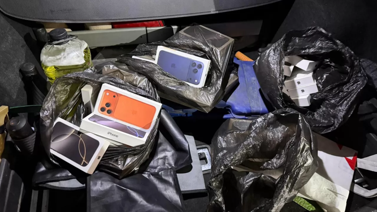 Вилучені контрабандні iPhone / Фото: ДБР