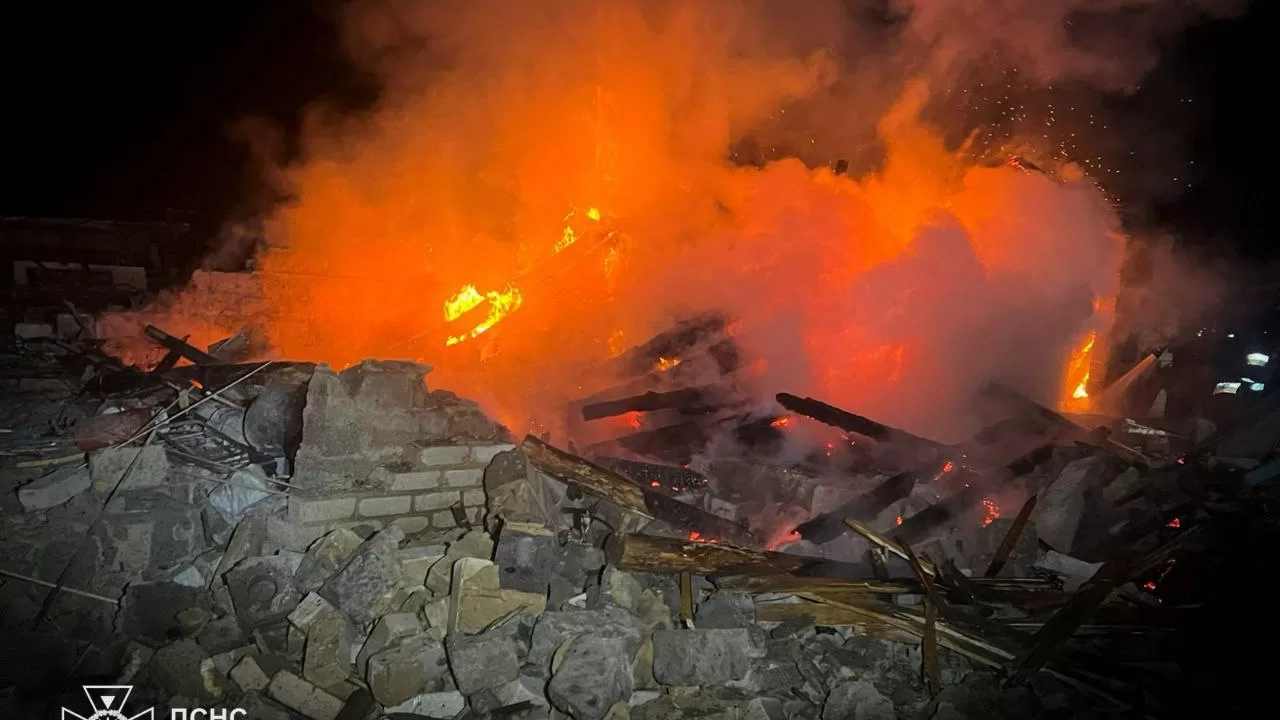 Пожар после удара БпЛА / Фото: ГСЧС Харьковской области