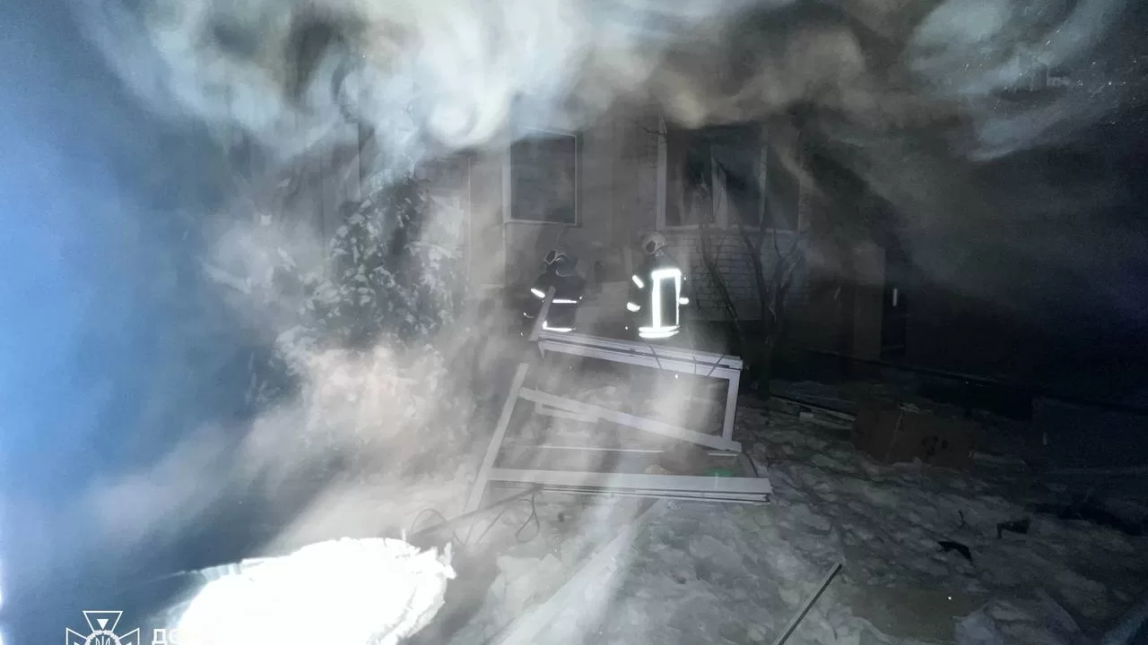 Рятувальники на місці вибуху у Києві / Фото: ДСНС