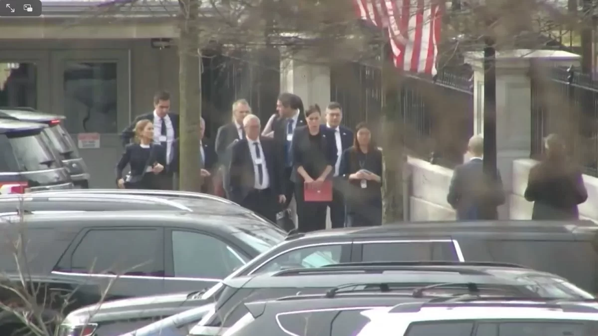 Датская и гренландская делегации прибыли на переговоры с вице-президентом США Джей Ди Венсом и госсекретарем Марко Рубио / Скриншот трансляции CNN